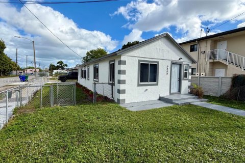 Casa en venta en Miami, Florida, 3 dormitorios, 92.9 m2 № 1990308 - foto 14