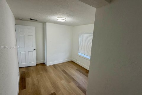 Casa en venta en Miami, Florida, 3 dormitorios, 92.9 m2 № 1990308 - foto 9