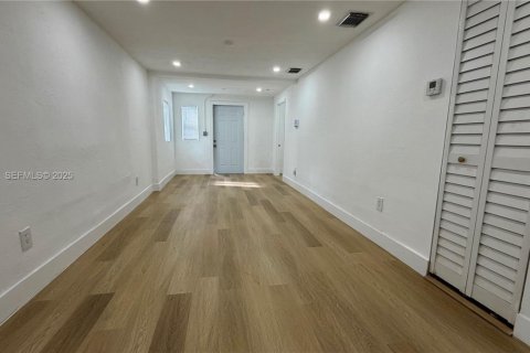 Casa en venta en Miami, Florida, 3 dormitorios, 92.9 m2 № 1990308 - foto 6