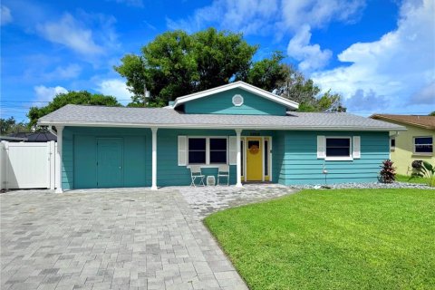 Villa ou maison à vendre à Clearwater, Floride: 3 chambres, 194.44 m2 № 1900125 - photo 2
