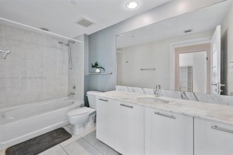 Condo in Miami, Florida, 2 bedrooms № 1991072 - photo 26