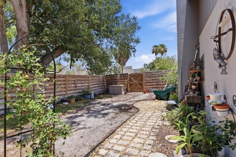 House in Sarasota, Florida 4 bedrooms, 194.63 sq.m. № 2217717 - photo 9