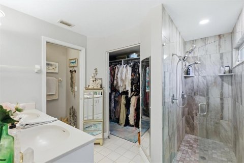 House in Sarasota, Florida 4 bedrooms, 194.63 sq.m. № 2217717 - photo 23