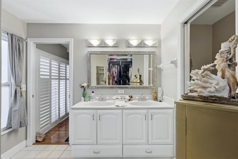 House in Sarasota, Florida 4 bedrooms, 194.63 sq.m. № 2217717 - photo 24