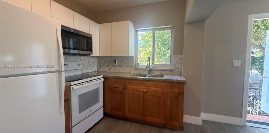 House in Miami, Florida 1 bedroom, 190.26 sq.m. № 1953136