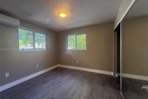 House in Miami, Florida 1 bedroom, 190.26 sq.m. № 1953136 - photo 8