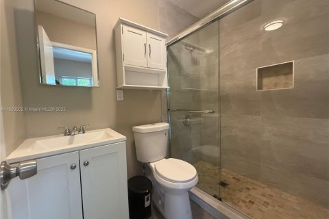 House in Miami, Florida 1 bedroom, 190.26 sq.m. № 1953136 - photo 6