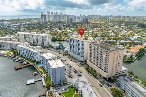 Condominio en venta en Hallandale Beach, Florida, 1 dormitorio, 80.64 m2 № 2050068 - foto 26