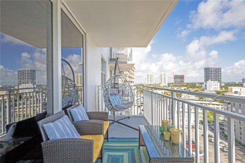 Condominio en venta en Hallandale Beach, Florida, 1 dormitorio, 80.64 m2 № 2050068 - foto 25