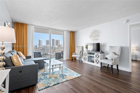 Condominio en venta en Hallandale Beach, Florida, 1 dormitorio, 80.64 m2 № 2050068 - foto 2