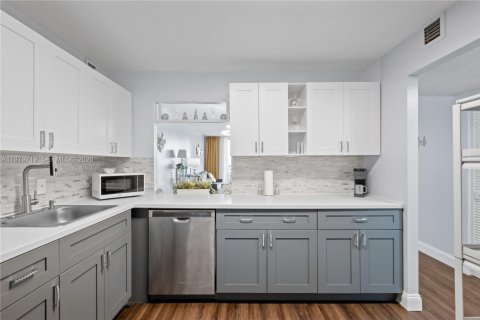 Condominio en venta en Hallandale Beach, Florida, 1 dormitorio, 80.64 m2 № 2050068 - foto 7