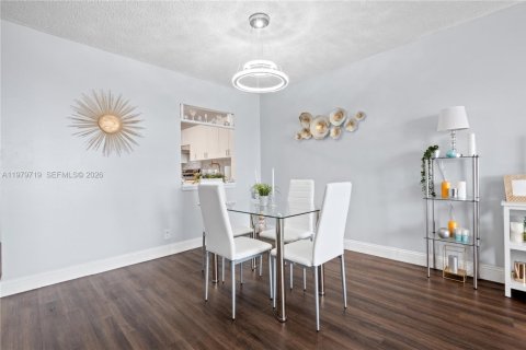 Condominio en venta en Hallandale Beach, Florida, 1 dormitorio, 80.64 m2 № 2050068 - foto 11