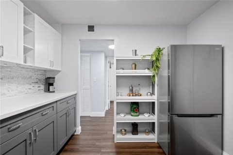 Condominio en venta en Hallandale Beach, Florida, 1 dormitorio, 80.64 m2 № 2050068 - foto 10