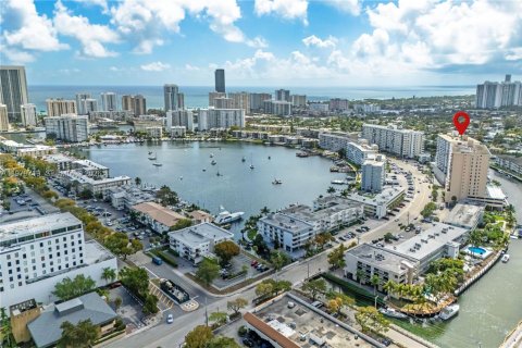 Condominio en venta en Hallandale Beach, Florida, 1 dormitorio, 80.64 m2 № 2050068 - foto 19