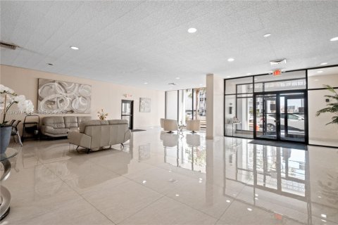 Condominio en venta en Hallandale Beach, Florida, 1 dormitorio, 80.64 m2 № 2050068 - foto 23