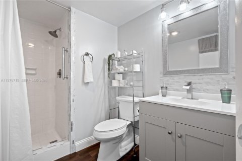 Condominio en venta en Hallandale Beach, Florida, 1 dormitorio, 80.64 m2 № 2050068 - foto 18