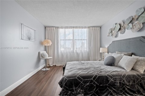Condominio en venta en Hallandale Beach, Florida, 1 dormitorio, 80.64 m2 № 2050068 - foto 14