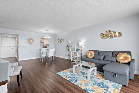 Condominio en venta en Hallandale Beach, Florida, 1 dormitorio, 80.64 m2 № 2050068 - foto 5