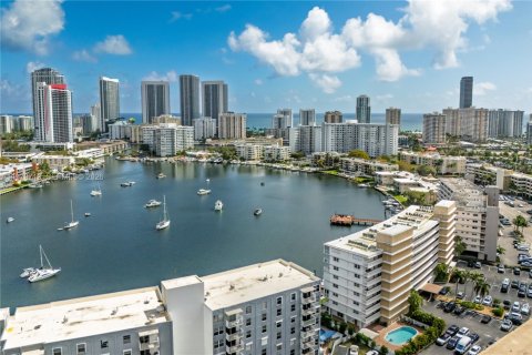 Condominio en venta en Hallandale Beach, Florida, 1 dormitorio, 80.64 m2 № 2050068 - foto 1