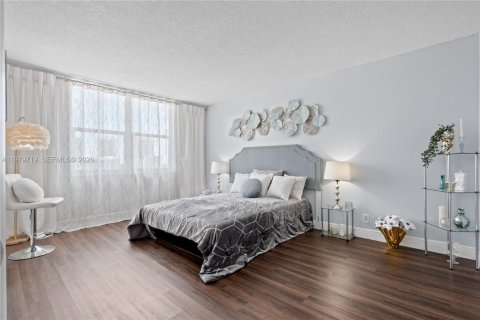 Condominio en venta en Hallandale Beach, Florida, 1 dormitorio, 80.64 m2 № 2050068 - foto 12