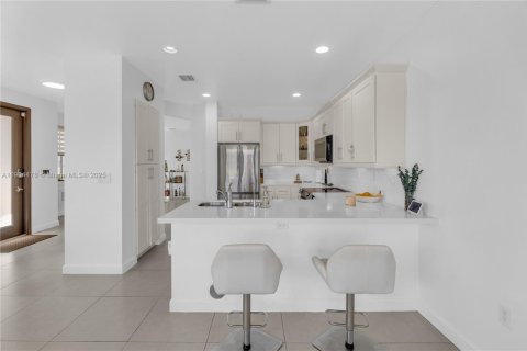 Touwnhouse à vendre à Doral, Floride: 4 chambres, 200.3 m2 № 1956060 - photo 15