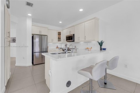 Touwnhouse à vendre à Doral, Floride: 4 chambres, 200.3 m2 № 1956060 - photo 6