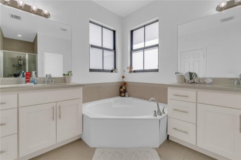 Touwnhouse à vendre à Doral, Floride: 4 chambres, 200.3 m2 № 1956060 - photo 23