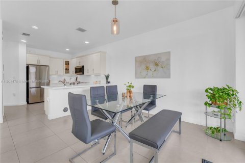 Touwnhouse à vendre à Doral, Floride: 4 chambres, 200.3 m2 № 1956060 - photo 14