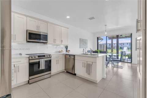 Touwnhouse à vendre à Doral, Floride: 4 chambres, 200.3 m2 № 1956060 - photo 7