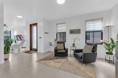 Touwnhouse à vendre à Doral, Floride: 4 chambres, 200.3 m2 № 1956060 - photo 10