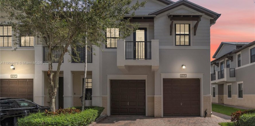 Touwnhouse à Doral, Floride 4 chambres, 200.3 m2 № 1956060