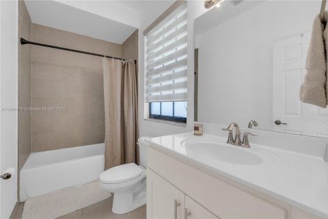 Touwnhouse à vendre à Doral, Floride: 4 chambres, 200.3 m2 № 1956060 - photo 26