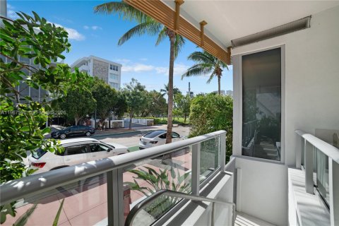 Condo in Miami Beach, Florida, 2 bedrooms  № 2029052 - photo 23