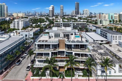 Condo in Miami Beach, Florida, 2 bedrooms  № 2029052 - photo 25