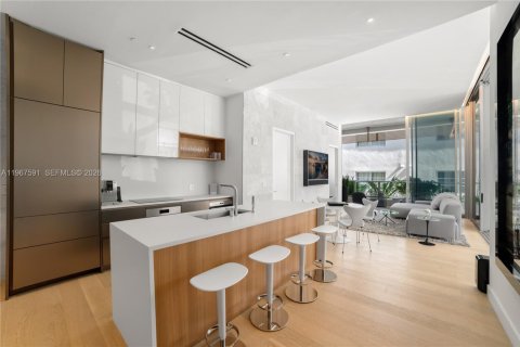 Condo in Miami Beach, Florida, 2 bedrooms  № 2029052 - photo 12