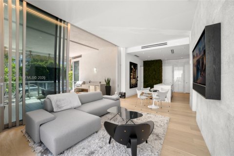 Condo in Miami Beach, Florida, 2 bedrooms  № 2029052 - photo 3