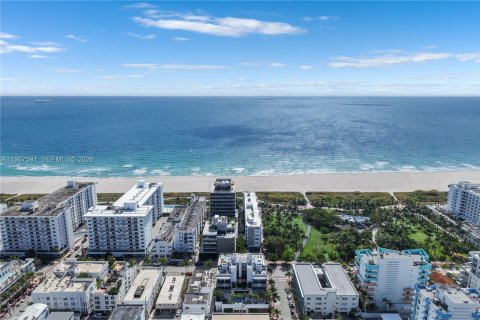 Condo in Miami Beach, Florida, 2 bedrooms  № 2029052 - photo 27