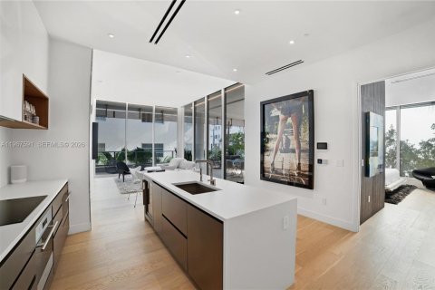 Condo in Miami Beach, Florida, 2 bedrooms  № 2029052 - photo 14