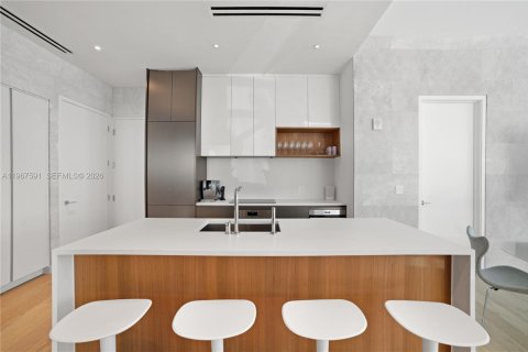 Condo in Miami Beach, Florida, 2 bedrooms  № 2029052 - photo 13