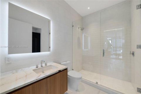 Condo in Miami Beach, Florida, 2 bedrooms  № 2029052 - photo 22