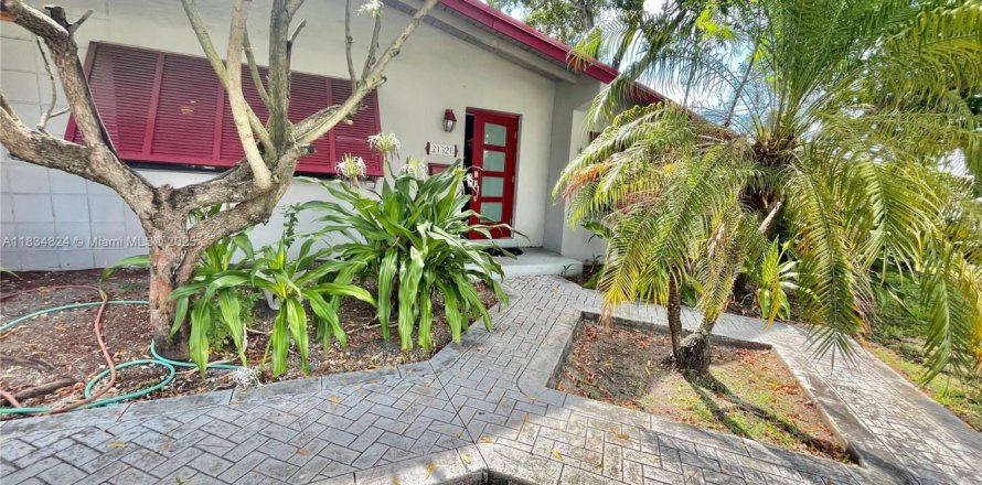 Casa en Miami, Florida 3 dormitorios, 113.81 m2 № 1825832