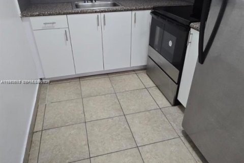 Villa ou maison à louer à North Miami, Floride: 1 chambre, 65.03 m2 № 2043189 - photo 6