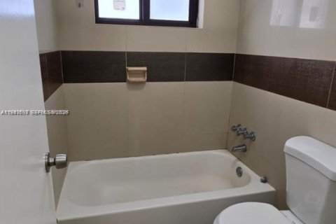 Villa ou maison à louer à North Miami, Floride: 1 chambre, 65.03 m2 № 2043189 - photo 10