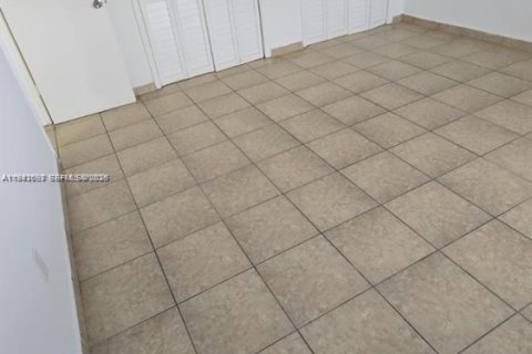 Villa ou maison à louer à North Miami, Floride: 1 chambre, 65.03 m2 № 2043189 - photo 11
