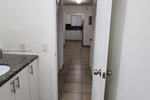 Villa ou maison à louer à North Miami, Floride: 1 chambre, 65.03 m2 № 2043189 - photo 8