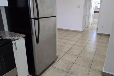 Villa ou maison à louer à North Miami, Floride: 1 chambre, 65.03 m2 № 2043189 - photo 4