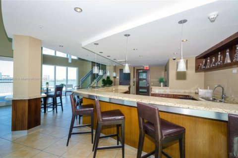 Condo in Miami, Florida, 1 bedroom  № 1705146 - photo 19