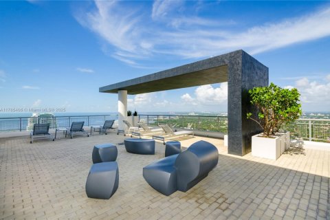 Condo in Miami, Florida, 1 bedroom  № 1705146 - photo 16