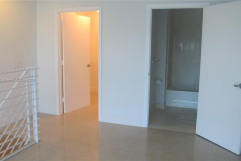 Condo in Miami, Florida, 1 bedroom  № 1705146 - photo 9