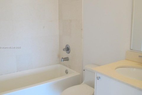 Condo in Miami, Florida, 1 bedroom  № 1705146 - photo 11